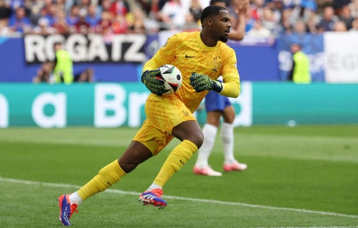 Mike Maignan: "Người hùng" của đội tuyển AC Milan 1 Mike Maignan: "Người hùng" của đội tuyển AC Milan